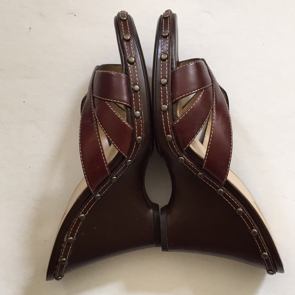 NWT Anne Klein Brown Leather Studded Wedge Sandals - Picture 4 of 8